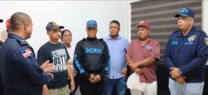 Policía Nacional logra entrega de hombre buscado mediante orden judicial por presunto homicidio en Barahona.